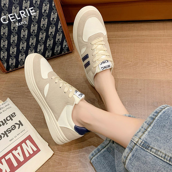 Ikdienas sieviešu kedas ar emblēmu