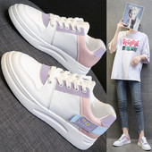 Sieviešu kedas no eko ādas ar plakanu zoli un emblēmu