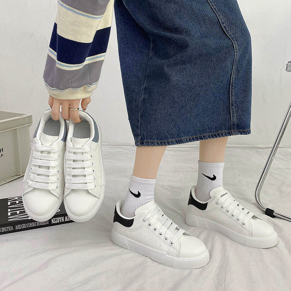 Lameda tallaga naiste nahast tossude uus mudel - valge