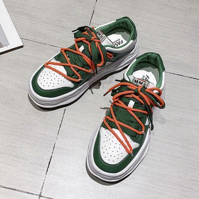 Värviliste lipsude ja kõrge tallaga naiste tossude uus mudel