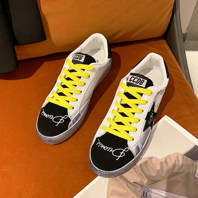 Sügisesed naiste tossud ökonahast kirjade ja embleemiga