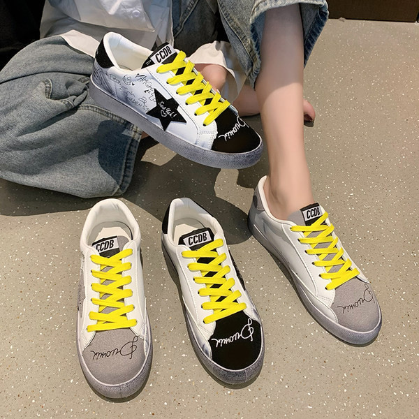 Sügisesed naiste tossud ökonahast kirjade ja embleemiga