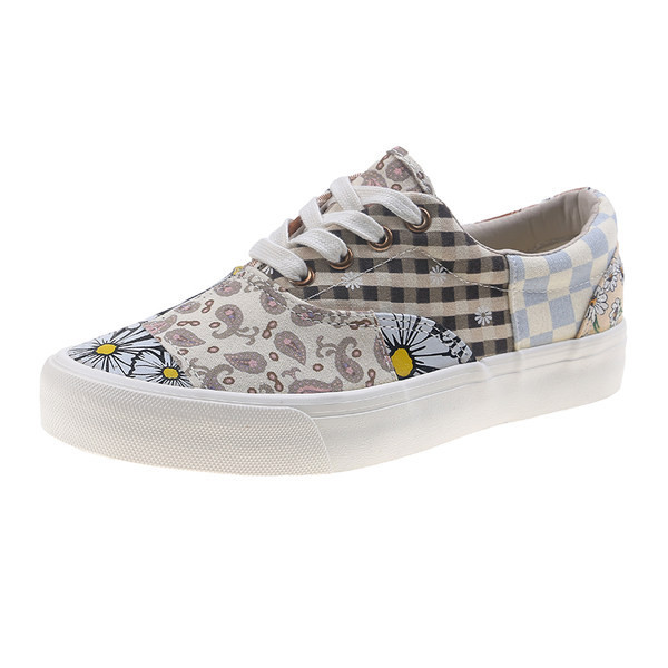 Jauns sieviešu kedu modelis ar aplikāciju un plakanu zoli