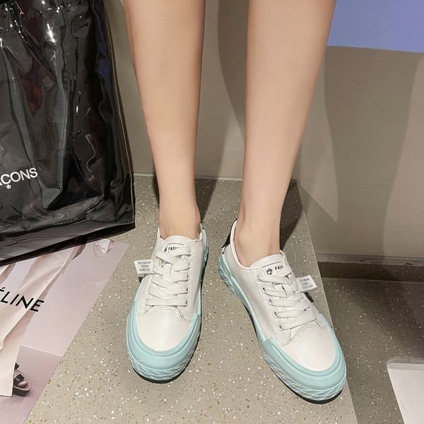 Lameda tallaga vabaajalised kunstnahast tossud naistele