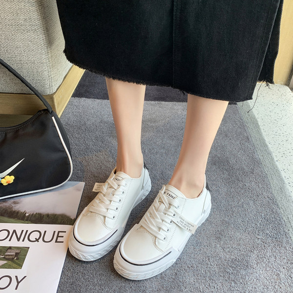 Lameda tallaga vabaajalised kunstnahast tossud naistele