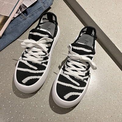 Moodsad paksu tallaga tekstiilist tossud naistele