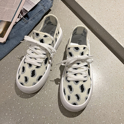 Moodsad paksu tallaga tekstiilist tossud naistele