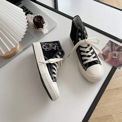 Naiste lõuendist tossud paeltega - kaks mudelit