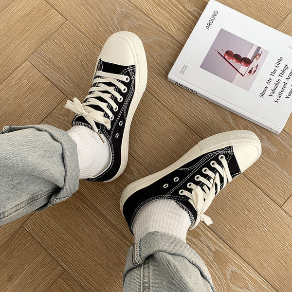 Naiste lõuendist tossud paeltega - kaks mudelit