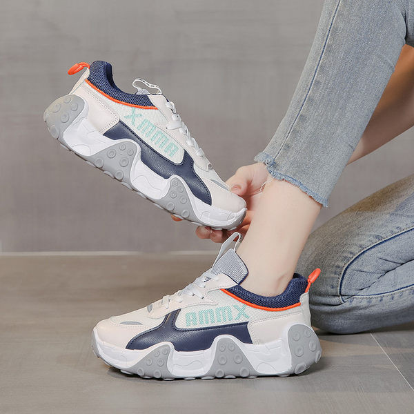 Lameda talla ja pealdisega sporditossud - naistele