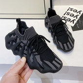 Naiste moodsad võrgust tossud