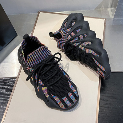 Naiste moodsad võrgust tossud