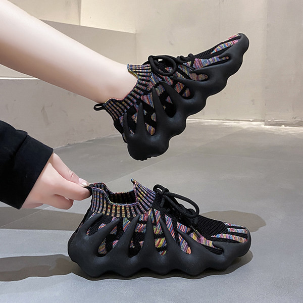 Naiste moodsad võrgust tossud