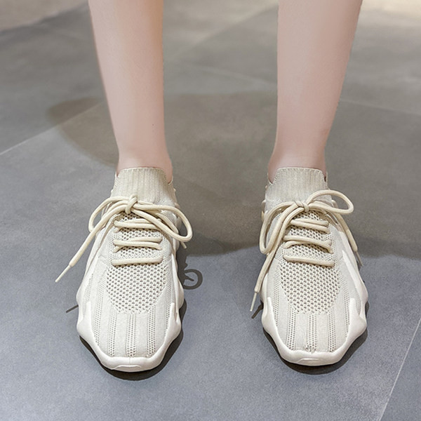 Naiste moodsad võrgust tossud