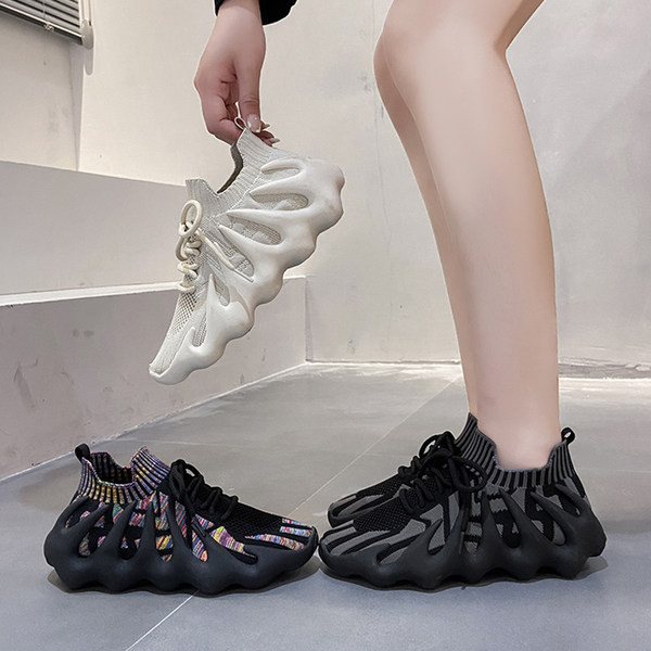 Naiste moodsad võrgust tossud