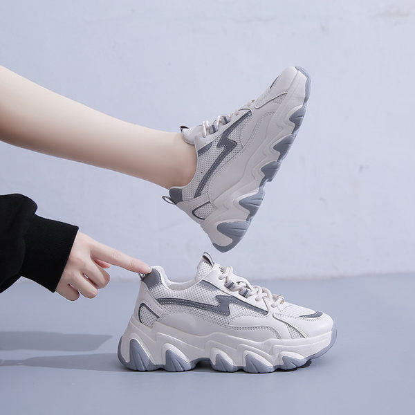 Γυναικεία αθλητικά παπούτσια με πλέγμα και σόλα 4 εκ