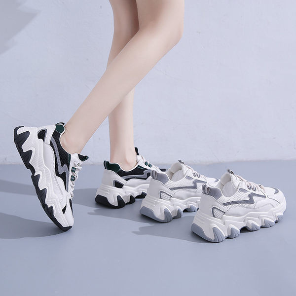 Γυναικεία αθλητικά παπούτσια με πλέγμα και σόλα 4 εκ