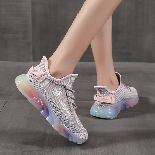 Καθημερινά πάνινα παπούτσια με πολύχρωμη σόλα