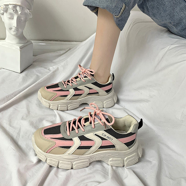 Γυναικεία αθλητικά παπούτσια από οικολογικό δέρμα με χρωματιστά κορδόνια