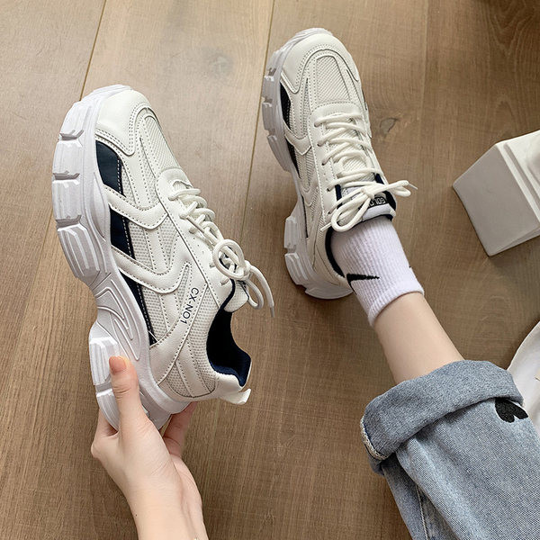 Γυναικεία αθλητικά παπούτσια από οικολογικό δέρμα με χρωματιστά κορδόνια