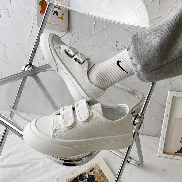 Naiste lõuendist tossud takjakinnitusega