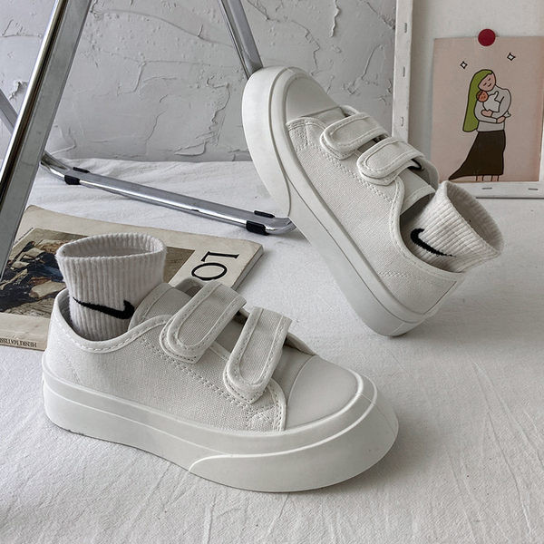 Naiste lõuendist tossud takjakinnitusega