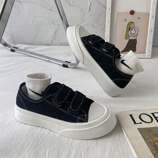 Naiste lõuendist tossud takjakinnitusega