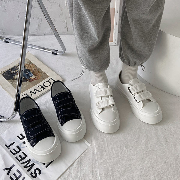 Naiste lõuendist tossud takjakinnitusega