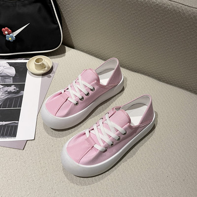 Naiste vabaaja tossud paelte ja lameda tallaga – kolmes värvitoonis