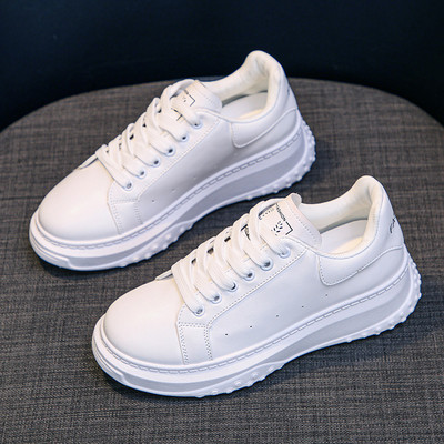 Naiste ümarad kõrge talla ja kirjaga tossud