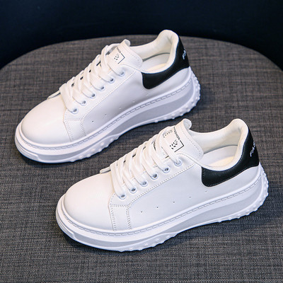 Naiste ümarad kõrge talla ja kirjaga tossud