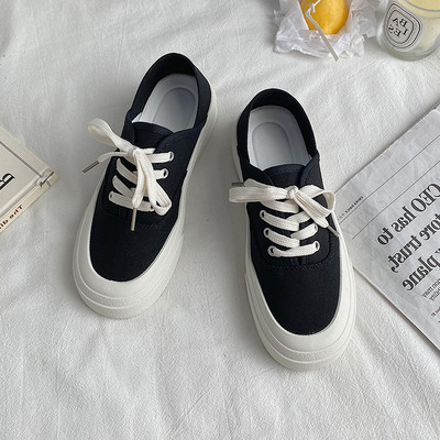 Lameda talla ja paeltega tekstiilist tossud