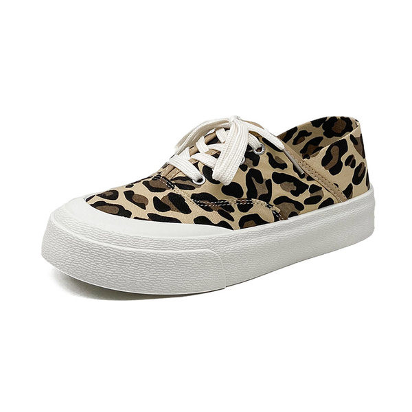 Lameda talla ja paeltega tekstiilist tossud