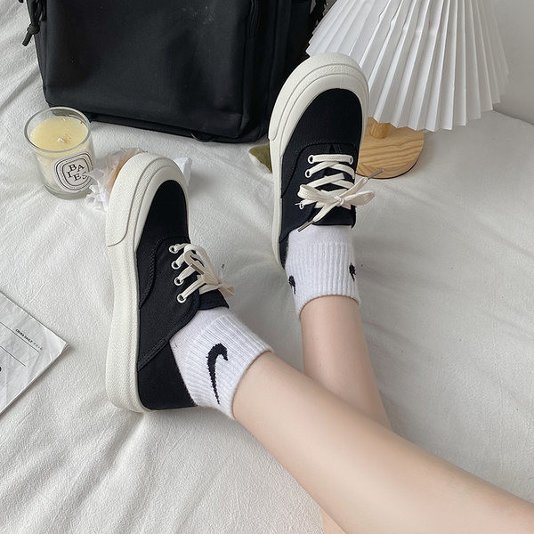 Lameda talla ja paeltega tekstiilist tossud