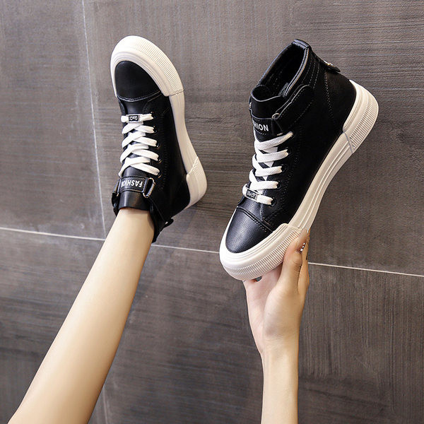 Sieviešu augstās kedas no eko ādas ar metāla elementu