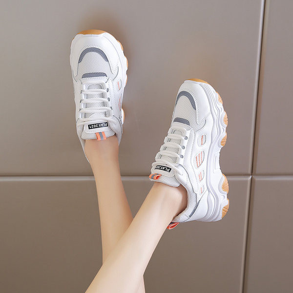 Új női tornacipő modell durva talppal és felirattal - eco bőr