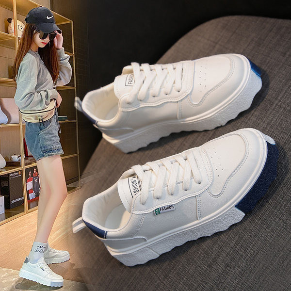 Naiste kunstnahast tossud kirjaga