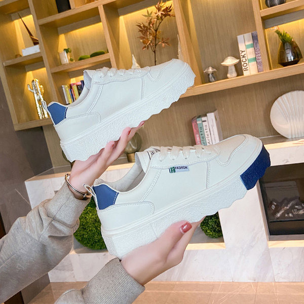 Naiste kunstnahast tossud kirjaga