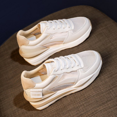 Naiste kõrge tallaga võrktossud