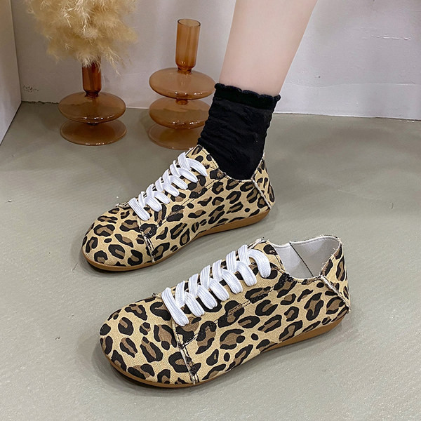 Loomamustriga vabaaja naiste lõuendist tossud