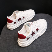 Naiste ökonahast tossud embleemi ja lipsudega