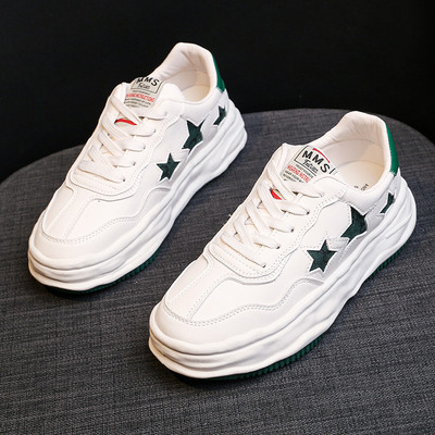 Naiste ökonahast tossud embleemi ja lipsudega