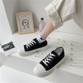 Ikdienas kedas no tekstila ar plakanu zoli un saitēm vairākās krāsās