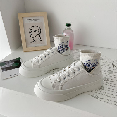 Ikdienas kedas no tekstila ar plakanu zoli un saitēm vairākās krāsās