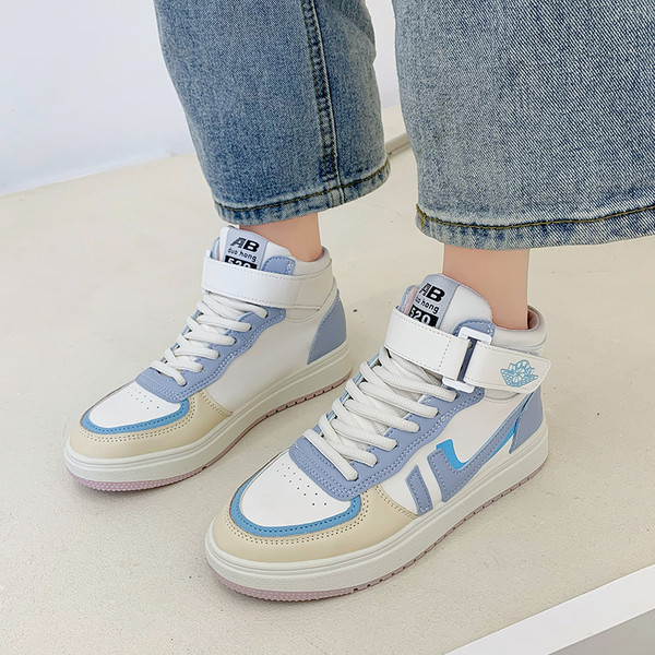 Sieviešu ādas kedas ar plakanu zoli divās krāsās