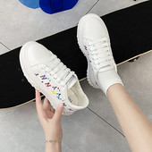 Jauns sieviešu kedu modelis ar aplikāciju divās krāsās