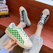 Kahes värvitoonis lameda tallaga vabaaja tossud