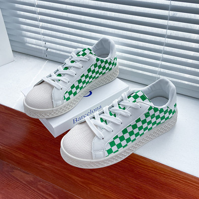 Kahes värvitoonis lameda tallaga vabaaja tossud