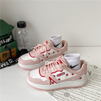 Moodsad paelte ja lameda tallaga tossud