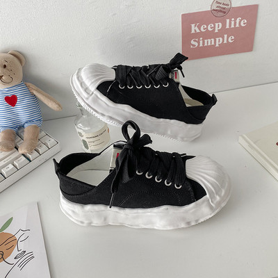 Kolmes värvitoonis lameda tallaga naiste lõuendist tossud